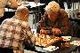 Gunnar Bue er en av landets mest aktive sjakkspillere. Her er han i aksjon mot Odd Ketil.